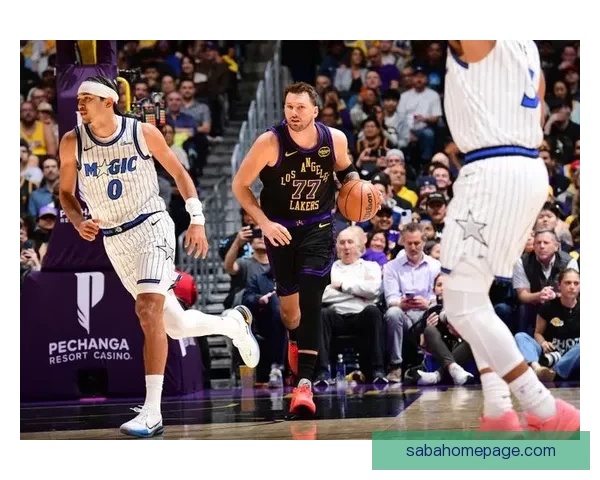 东契奇砍40+准三双刷新纪录 詹姆斯关键表现助球队取胜